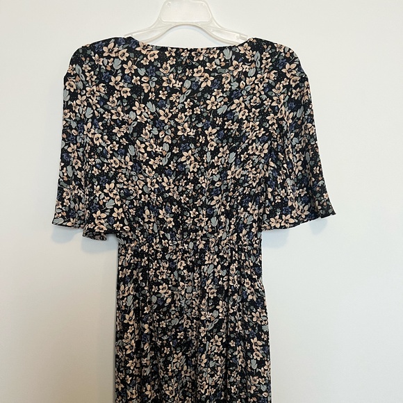 RW&CO Floral Dress - Picture 4 of 5